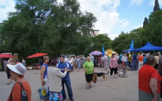 Бесплатным квасом и ярмаркой встретили первый день лета жители округа Михаила Брицына