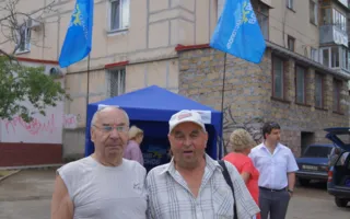 Бесплатным квасом и ярмаркой встретили первый день лета жители округа Михаила Брицына