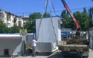 Территорию Севастопольского морского торгового порта на площади Захарова очистили от четырех ларьков 