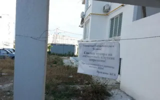 В Севастополе жители микрорайона «Омега-сити» вышли на сход, возмущенные качеством сданного им «Гранд-инвестом» жилья