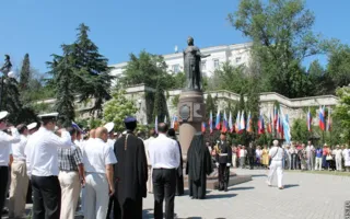 Севастопольцы мирно поздравили Россию с праздником