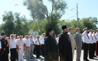 Севастопольцы мирно поздравили Россию с праздником