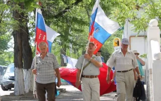 Севастопольцы мирно поздравили Россию с праздником