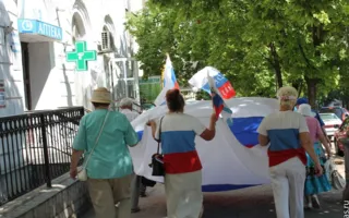 Севастопольцы мирно поздравили Россию с праздником