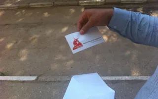 Белоцерковец раздает конверты с «двухсотками» и призывает севастопольцев не продаваться