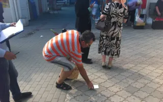 Белоцерковец раздает конверты с «двухсотками» и призывает севастопольцев не продаваться