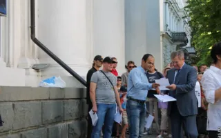 Пикет под горсоветом: сувенирщики, жители проблемного дома на Молодых Строителей и обиженные депутатами Дукиным и Прудниковой