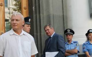 Пикет под горсоветом: сувенирщики, жители проблемного дома на Молодых Строителей и обиженные депутатами Дукиным и Прудниковой