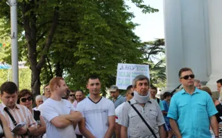 Пикет под горсоветом: сувенирщики, жители проблемного дома на Молодых Строителей и обиженные депутатами Дукиным и Прудниковой