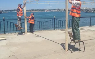 Владелец бара «Масис» уже второй раз установил летнюю площадку кафе, а прокуратура вновь ее снесла