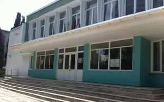 Белоцерковец подал жалобу в ЦИК на Новинского за развешенные в школе агитматериалы