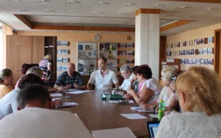 В Ленинском районе некому монтировать кабинки для голосования