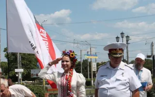 Свое празднование Дня Конституции в Севастополе организовали украинские патриоты и оппозиционеры