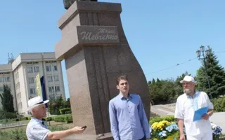 Свое празднование Дня Конституции в Севастополе организовали украинские патриоты и оппозиционеры
