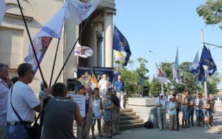 В Севастополе с милицейским беспределом решили бороться сбором камней