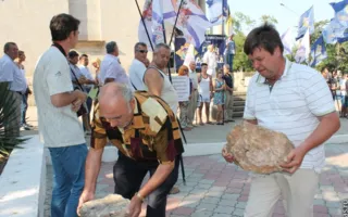 В Севастополе с милицейским беспределом решили бороться сбором камней