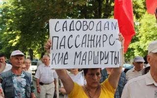 «Нет НАТО!», «Нет конюшне!» — пикеты под горсоветом Севастополя