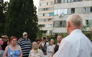 В борьбе за сквер Гавена пока победили местные жители. Снесенный забор оставлен под охрану милиции