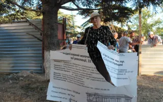 В Севастополе воскресный сход граждан на «Летчиках» закончился сносом забора 