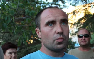 В Севастополе воскресный сход граждан на «Летчиках» закончился сносом забора 