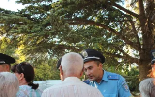 В Севастополе воскресный сход граждан на «Летчиках» закончился сносом забора 