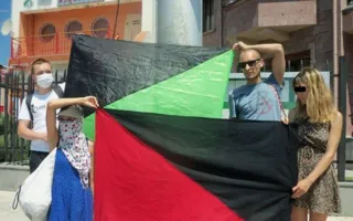 В Севастополе пикетировали польское консульство в поддержку сквоттеров Кракова 
