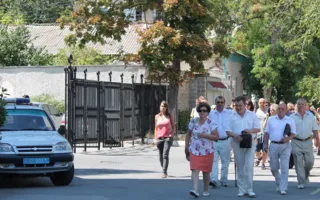 В Севастополе директор ювелирной сети пикетировал Миндохов и прокуратуру. В налоговой не поняли, что это было 