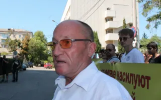 В Севастополе директор ювелирной сети пикетировал Миндохов и прокуратуру. В налоговой не поняли, что это было 