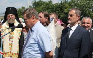 На Ялтинском кольце освятили Поклонный крест. Яцуба простил всех иуд