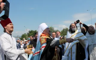 На Ялтинском кольце освятили Поклонный крест. Яцуба простил всех иуд