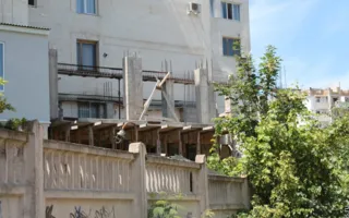 На Кесаева, 14, ОСМД делит с гражданами Беларуси постройку во дворе дома