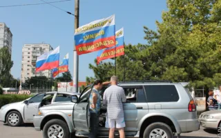 В Севастополе флот России поздравили еще одним автопробегом. Украинский флот пока не хотят поздравлять