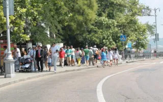 В Севастополе Путин и Янукович приняли участие в Дне флота. Город очистили от людей, урн и Андреевских флагов