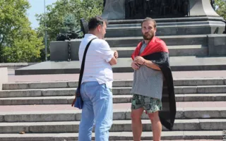 В Севастополе анархисты после зачистки военнослужащими ЧФ РФ провели пикет с требованием выделить им заброшенное здание