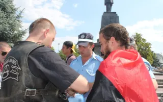 В Севастополе анархисты после зачистки военнослужащими ЧФ РФ провели пикет с требованием выделить им заброшенное здание