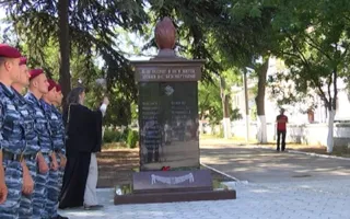 В сквере Бузина в Севастополе открыли памятник погибшим сотрудникам городской милиции 