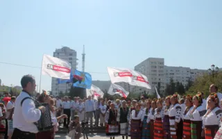 В Севастополе День Независимости отметили под флагами Партии регионов и ВО «Свобода»