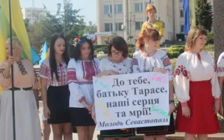 В Севастополе День Независимости отметили под флагами Партии регионов и ВО «Свобода»