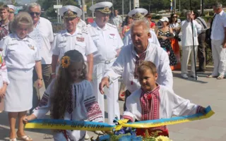 В Севастополе День Независимости отметили под флагами Партии регионов и ВО «Свобода»