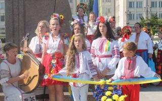В Севастополе День Независимости отметили под флагами Партии регионов и ВО «Свобода»