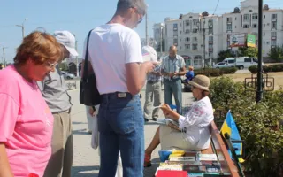 В Севастополе День Независимости отметили под флагами Партии регионов и ВО «Свобода»
