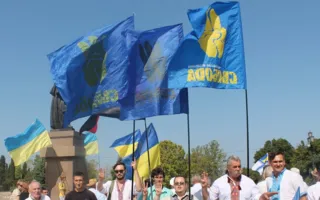 В Севастополе День Независимости отметили под флагами Партии регионов и ВО «Свобода»