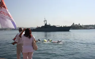 В Севастополе НАТОвский корабль брали на абордаж 