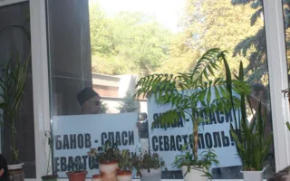 От Яцубы немым пикетом пытались добиться запрета добычи песка «Суэстой»