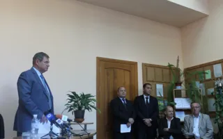 От Яцубы немым пикетом пытались добиться запрета добычи песка «Суэстой»