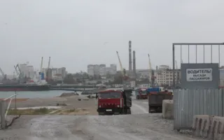Подоляка: «Суэстой» ежедневно вывозится около 140 машин песка 