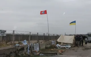 Подоляка: «Суэстой» ежедневно вывозится около 140 машин песка 