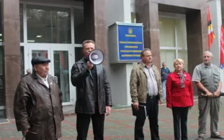 Антиевроинтеграционный пикет под СГГА отказался от Януковича и выразил недоверие Яцубе