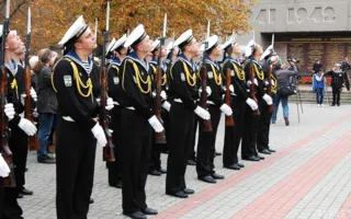 Курсанты Военно-морского лицея приняли торжественную присягу на площади Нахимова 