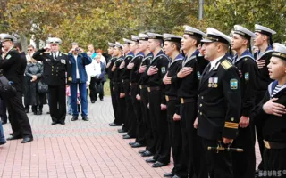 Курсанты Военно-морского лицея приняли торжественную присягу на площади Нахимова 